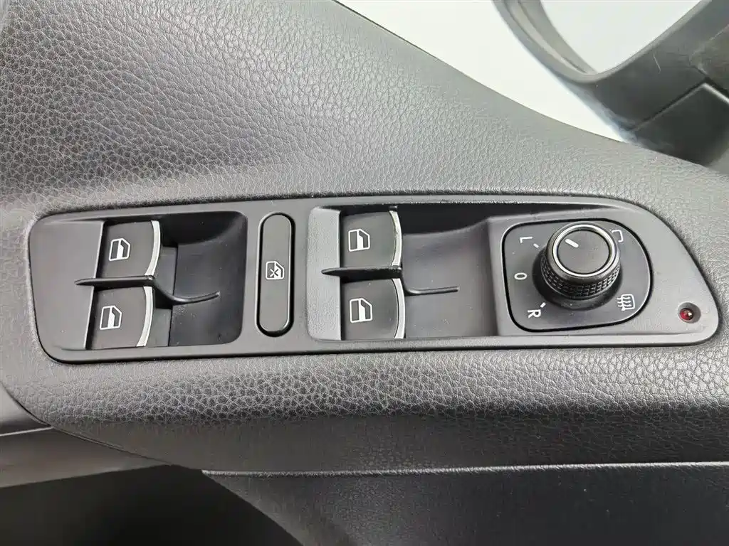Volkswagen Tiguan 2017 — фото 9