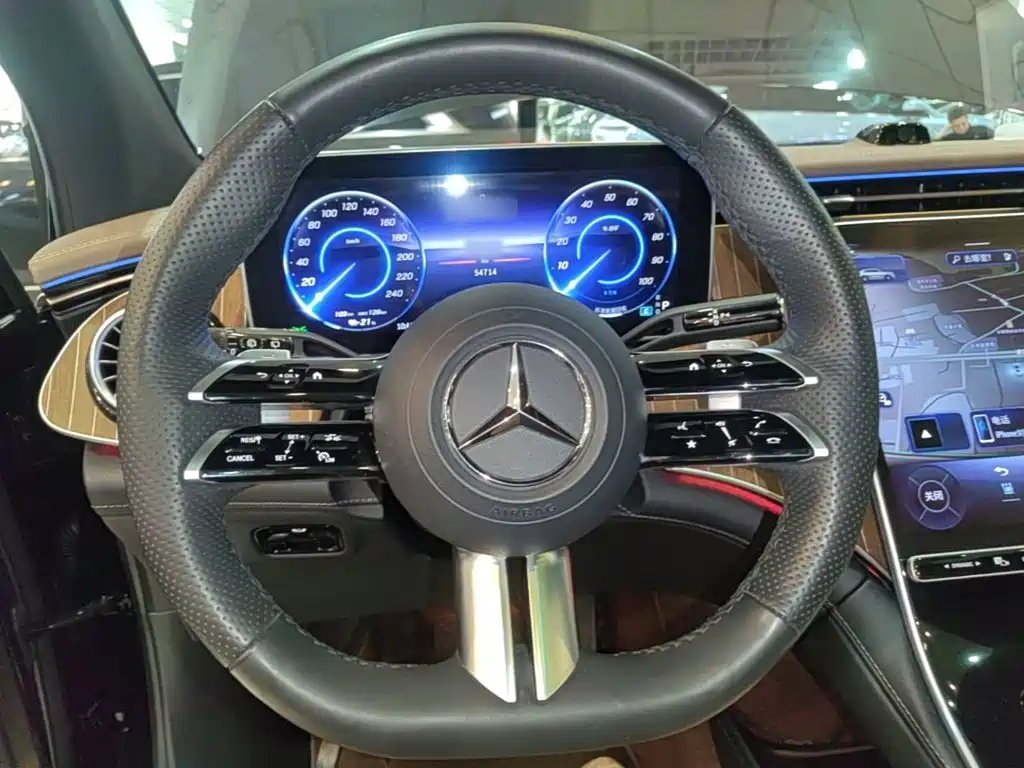 Mercedes-Benz EQE SUV 2024 — фото 11