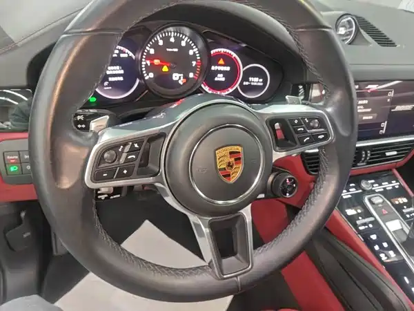 Porsche Cayenne 2022