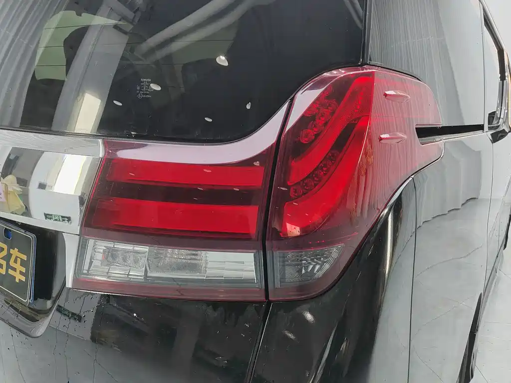 Toyota Alphard 2018 — фото 22