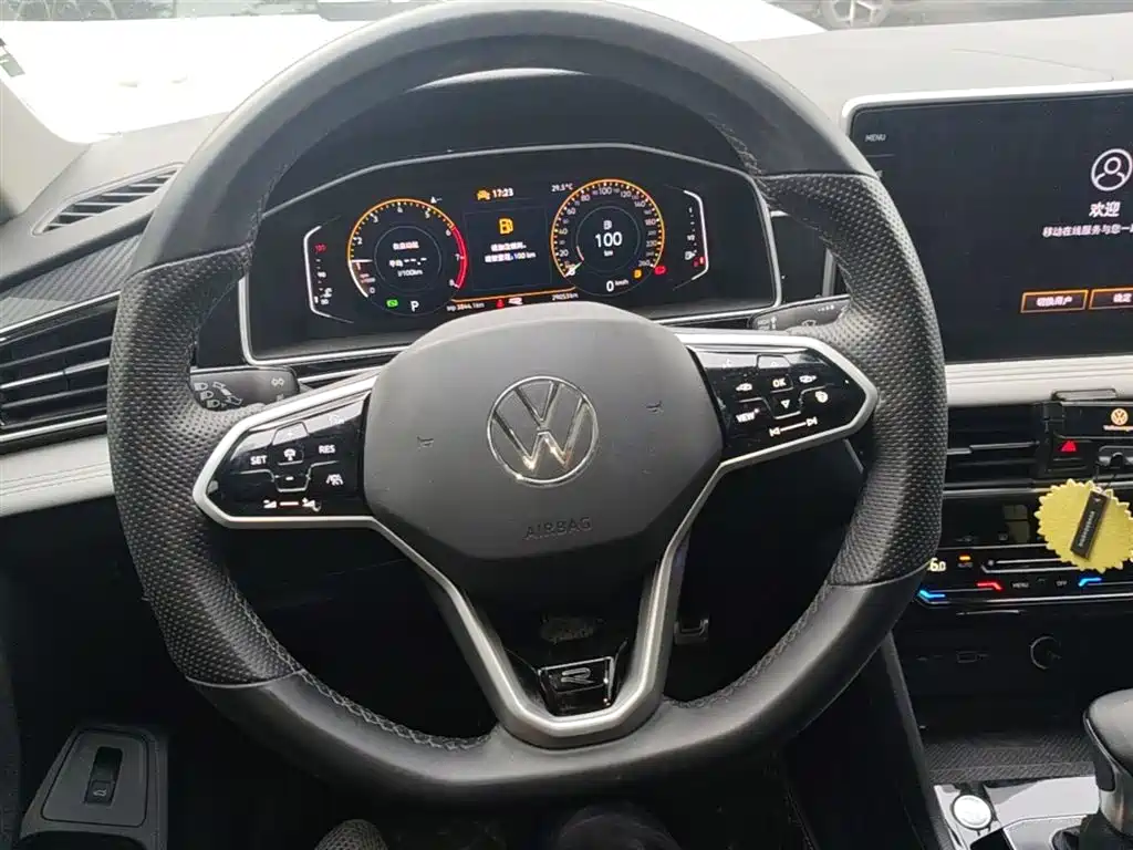 Volkswagen Tiguan L 2023 — фото 11