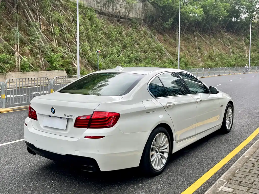 BMW 5 Series 2014 — фото 14