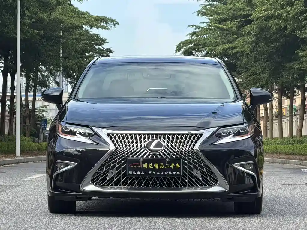 Lexus ES 2017 — фото 2