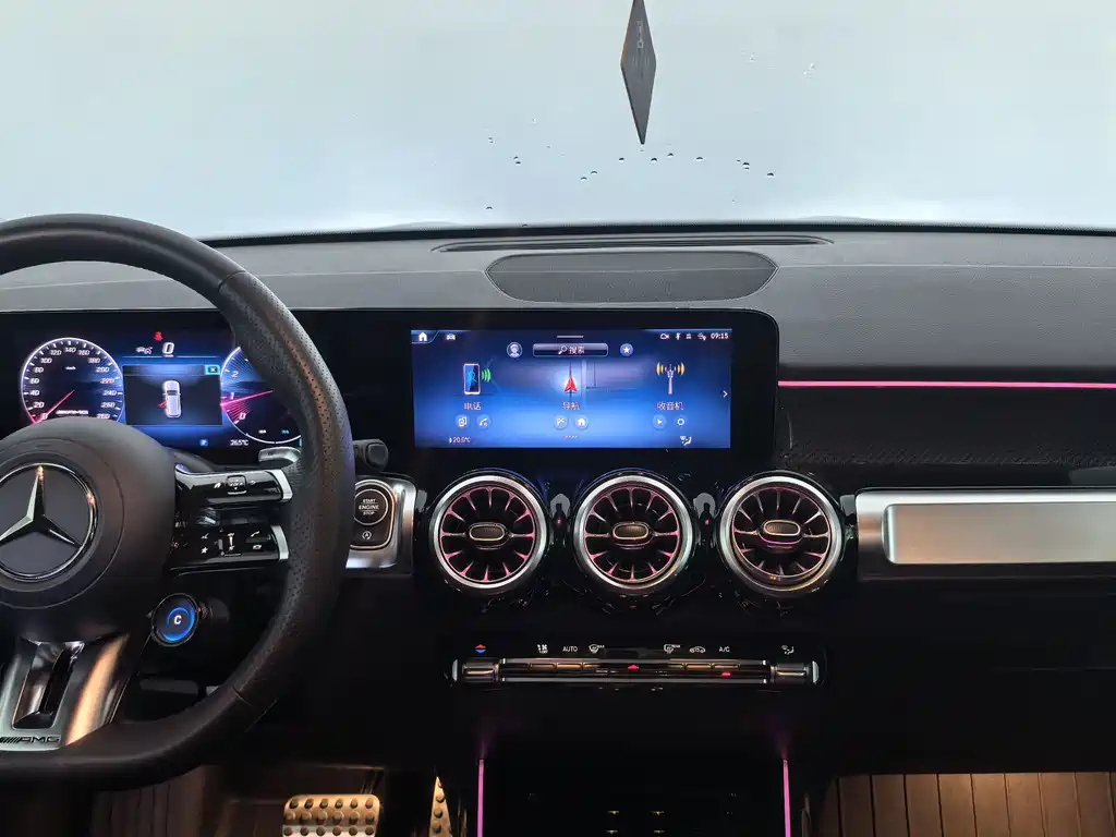 Mercedes-Benz GLB AMG 2025 — фото 15