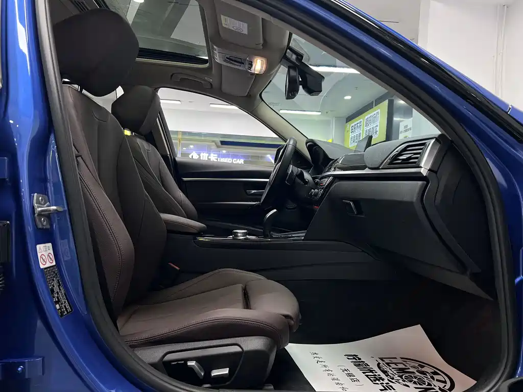 BMW 3 Series 2018 — фото 18