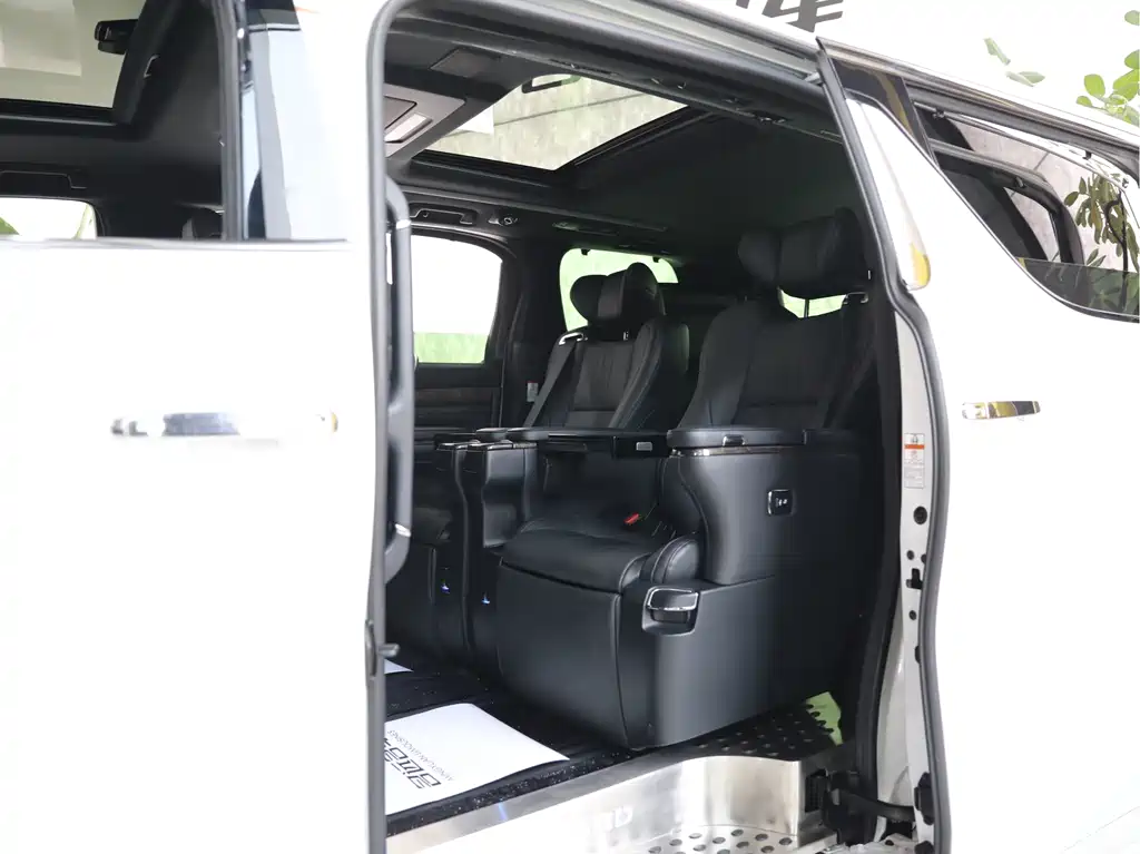 Toyota Alphard 2021 — фото 13