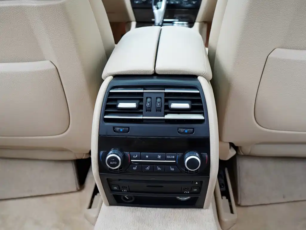 BMW 7 Series 2009 — фото 24