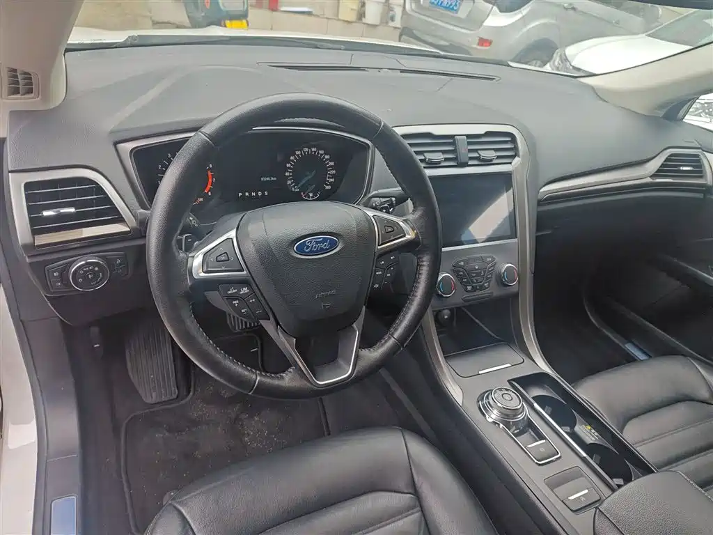 Ford Mondeo 2018 — фото 12