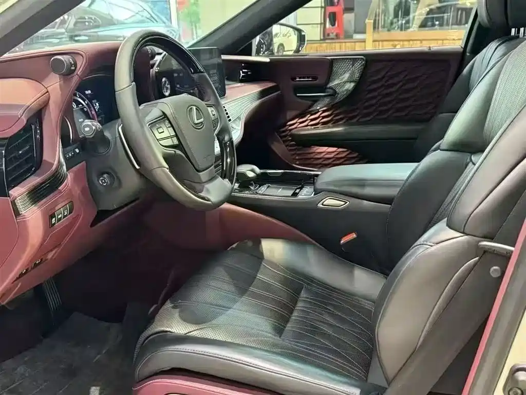 Lexus LS 2021