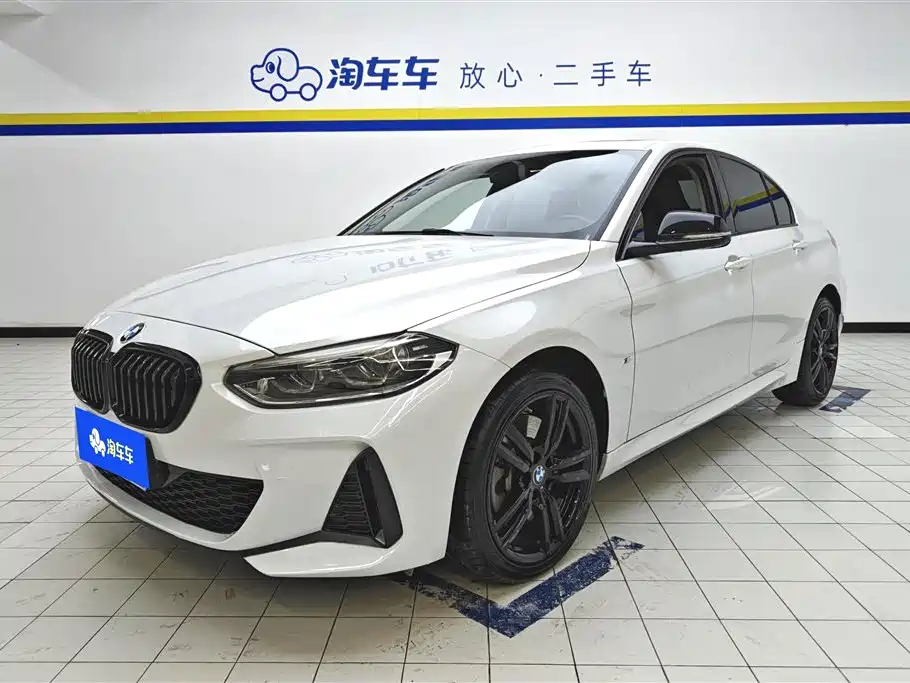 BMW 1 Series 2021 — фото 1