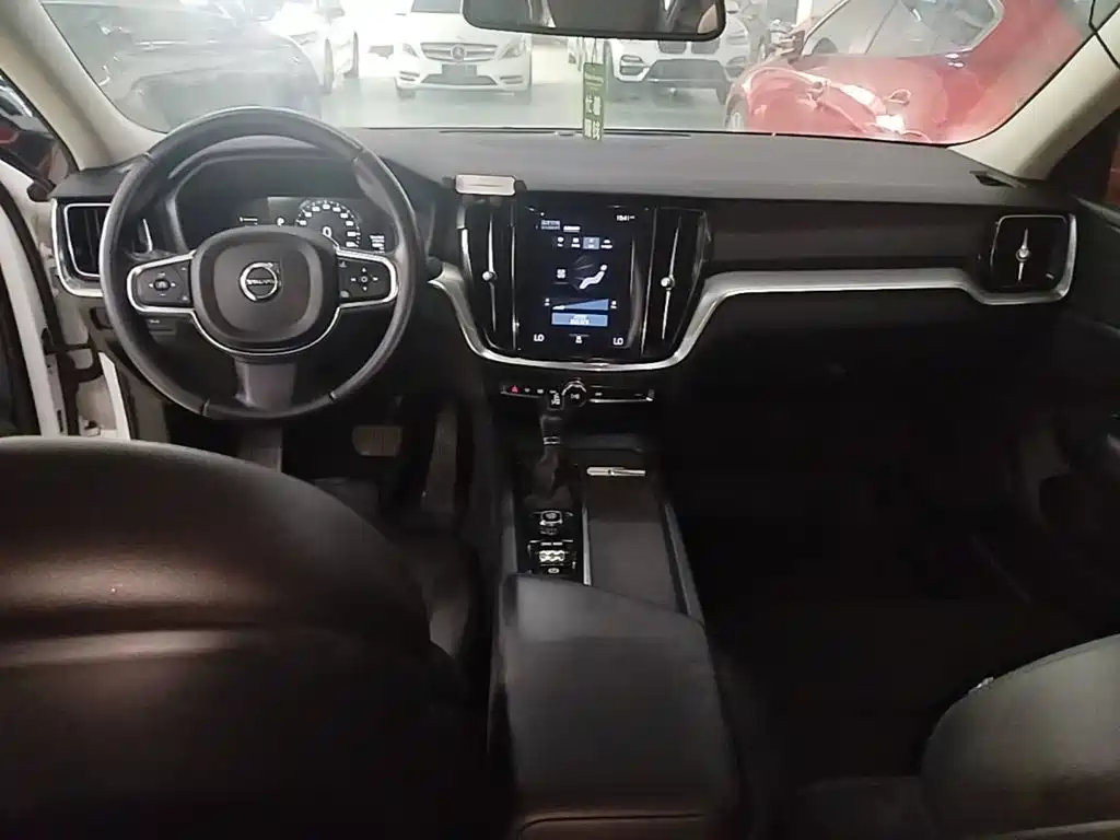 Volvo S60 2021 — фото 10