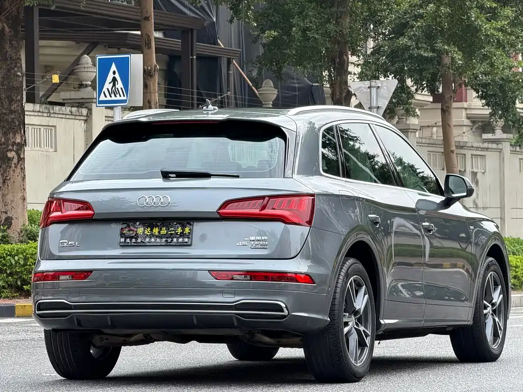Audi Q5L 2021 — фото 12