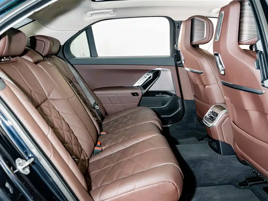 BMW 7 Series 2025 — фото 22
