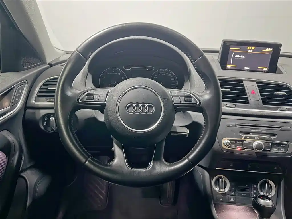 Audi Q3 2016 — фото 11