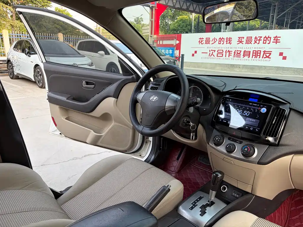 Hyundai Elantra 2014 — фото 11