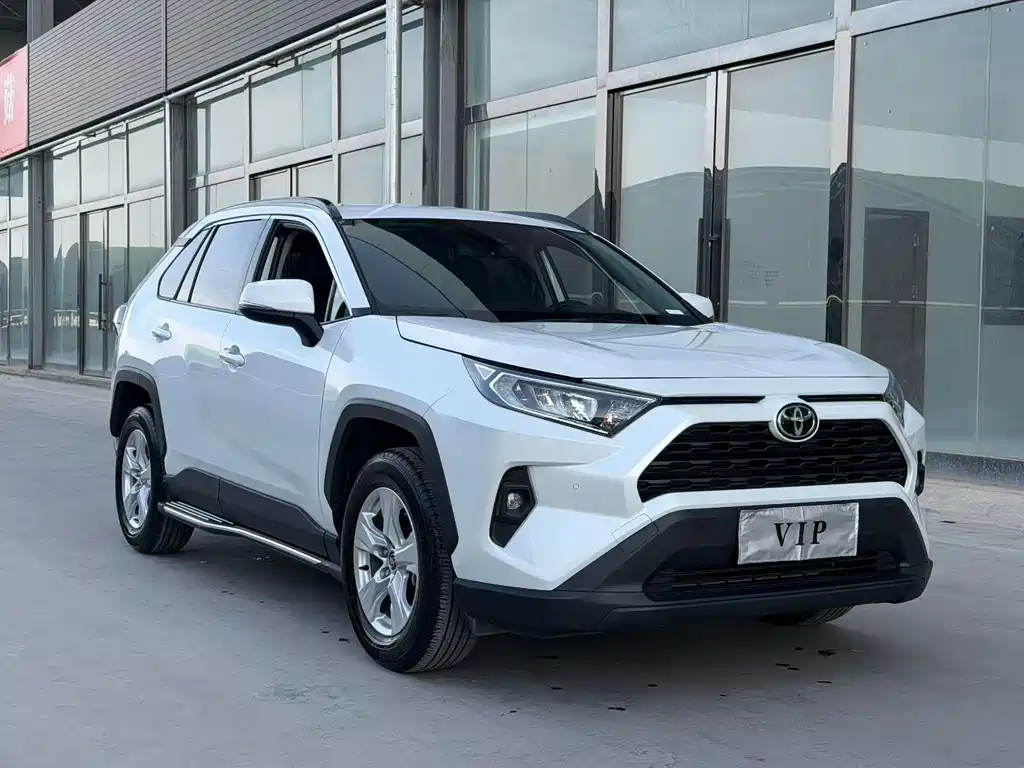 Toyota RAV4 2025 — фото 3