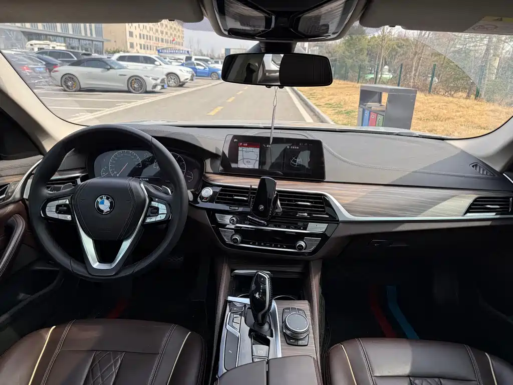 BMW 5 Series 2019 — фото 6