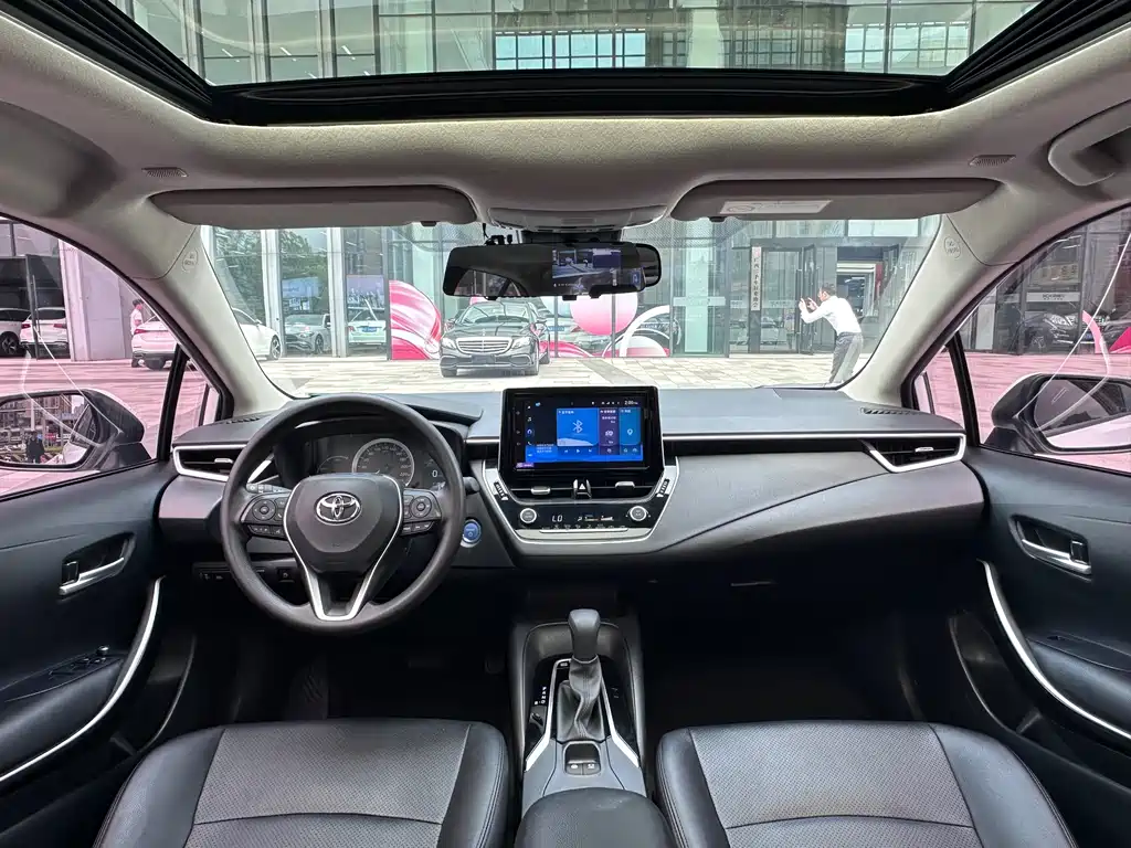 Toyota Corolla 2023 — фото 13
