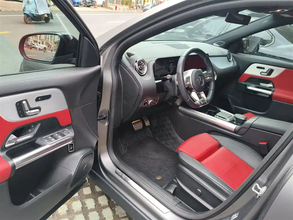 Mercedes-Benz GLA AMG 2023 — фото 13