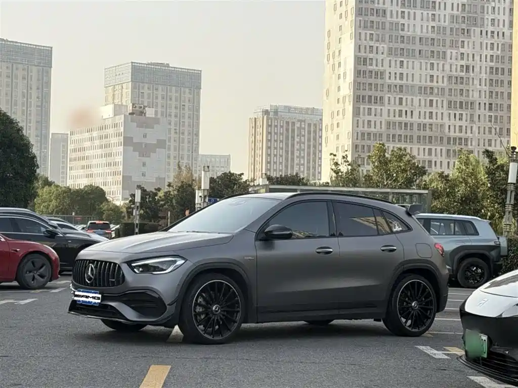 Mercedes-Benz GLA AMG 2023 — фото 2