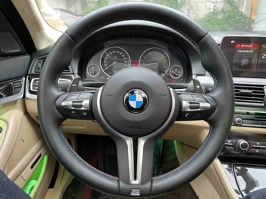 BMW 5 Series 2012 — фото 19