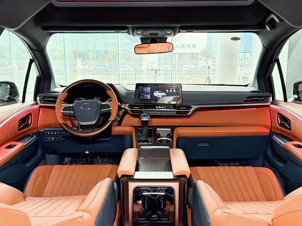 Toyota Granvia — фото 11