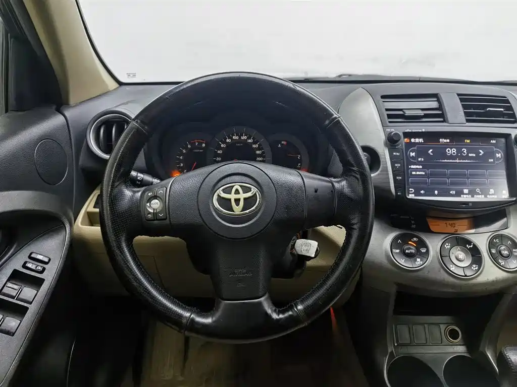 Toyota RAV4 2013 — фото 11