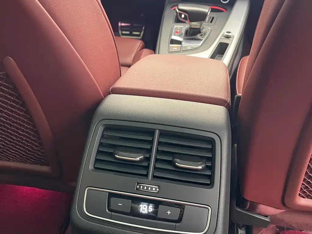 Audi A4L 2022 — фото 28