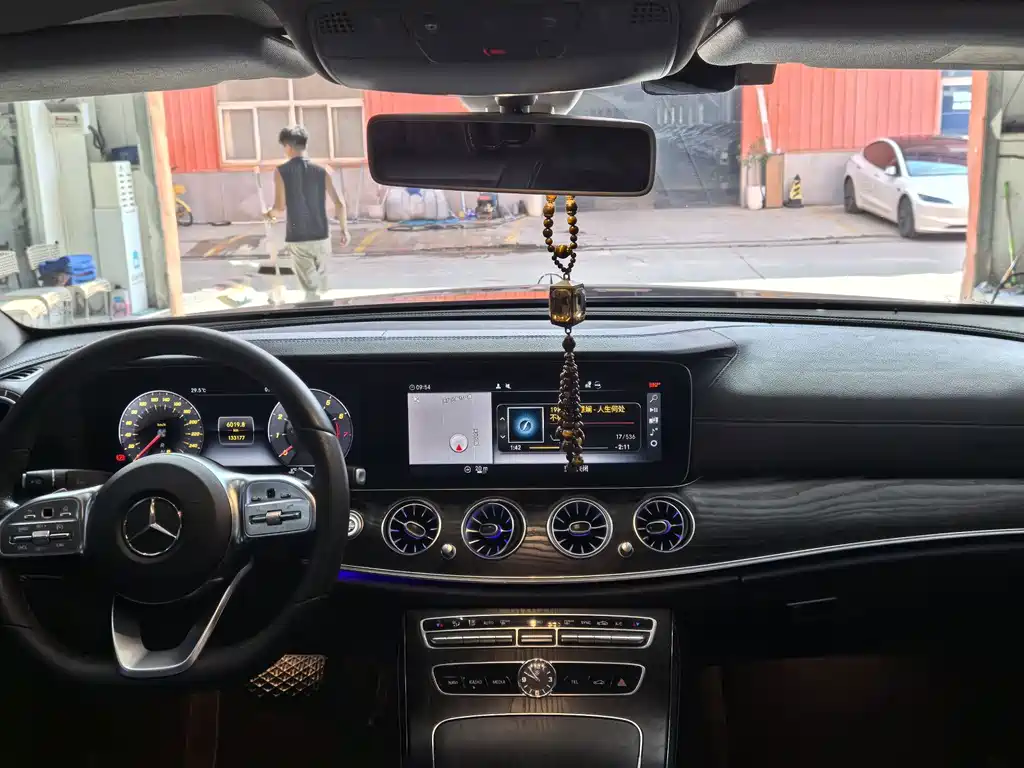 Mercedes-Benz E-Class 2019 — фото 12