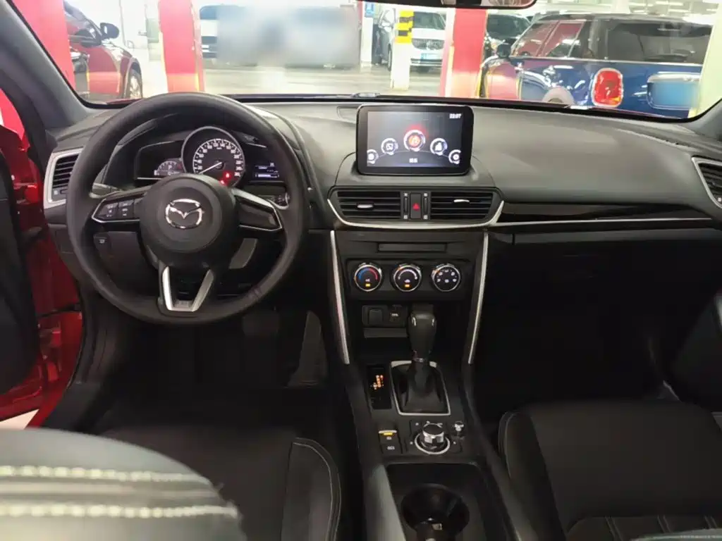 Mazda CX-4 2018 — фото 10