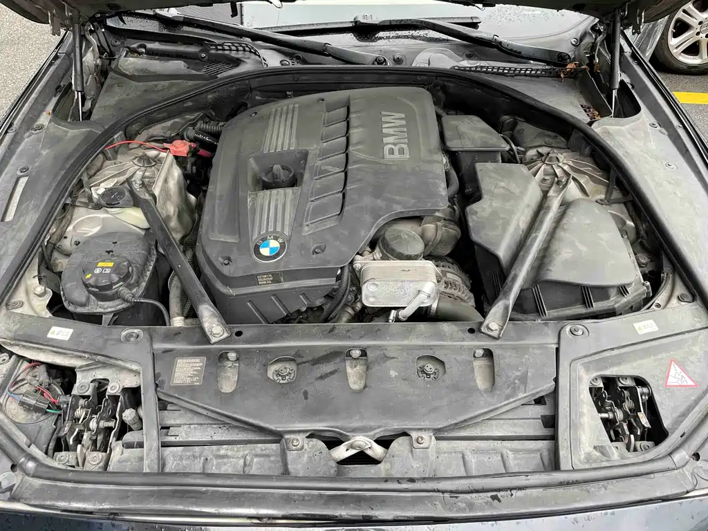 BMW 5 Series 2012 — фото 13