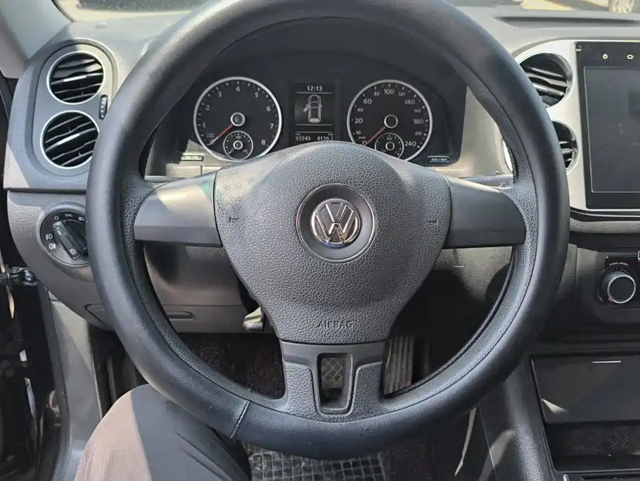 Volkswagen Tiguan 2015 — фото 15