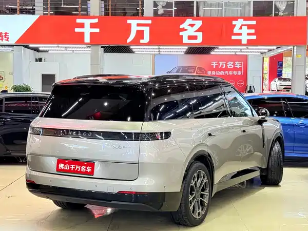 Lynk & Co 900 2025