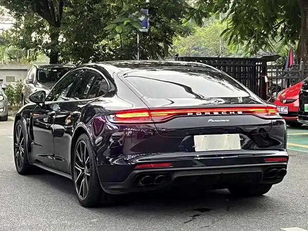 Porsche Panamera 2023
