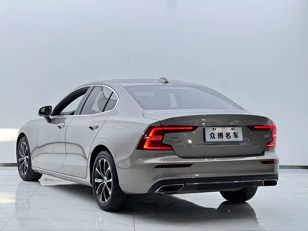 Volvo S60 2021 — фото 3