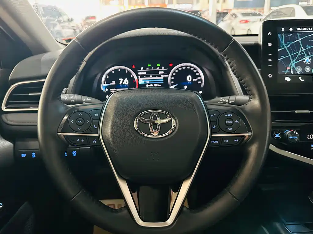 Toyota Camry 2023 — фото 6