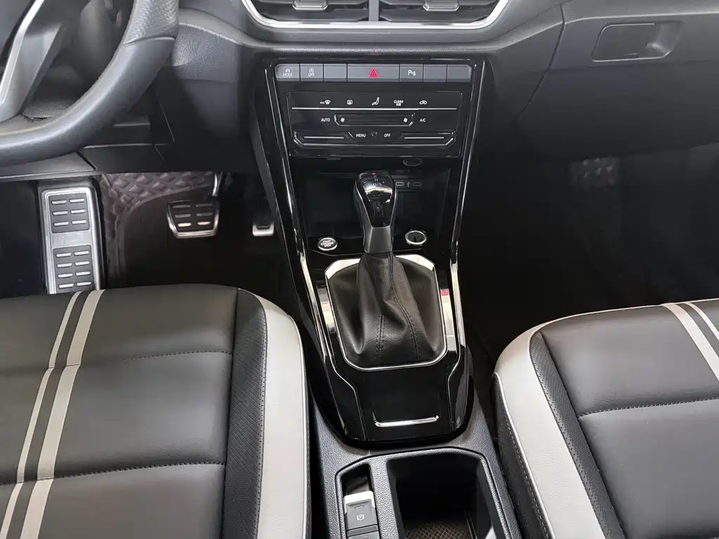 Volkswagen T-Roc 2023 — фото 16