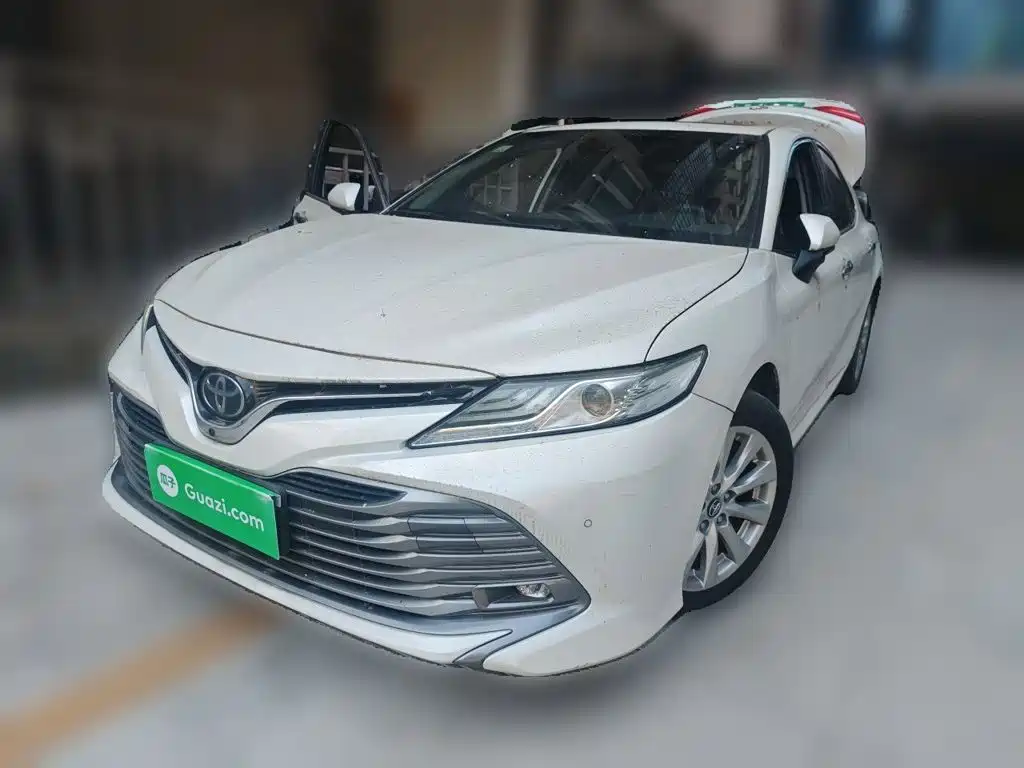 Toyota Camry 2018 — фото 1