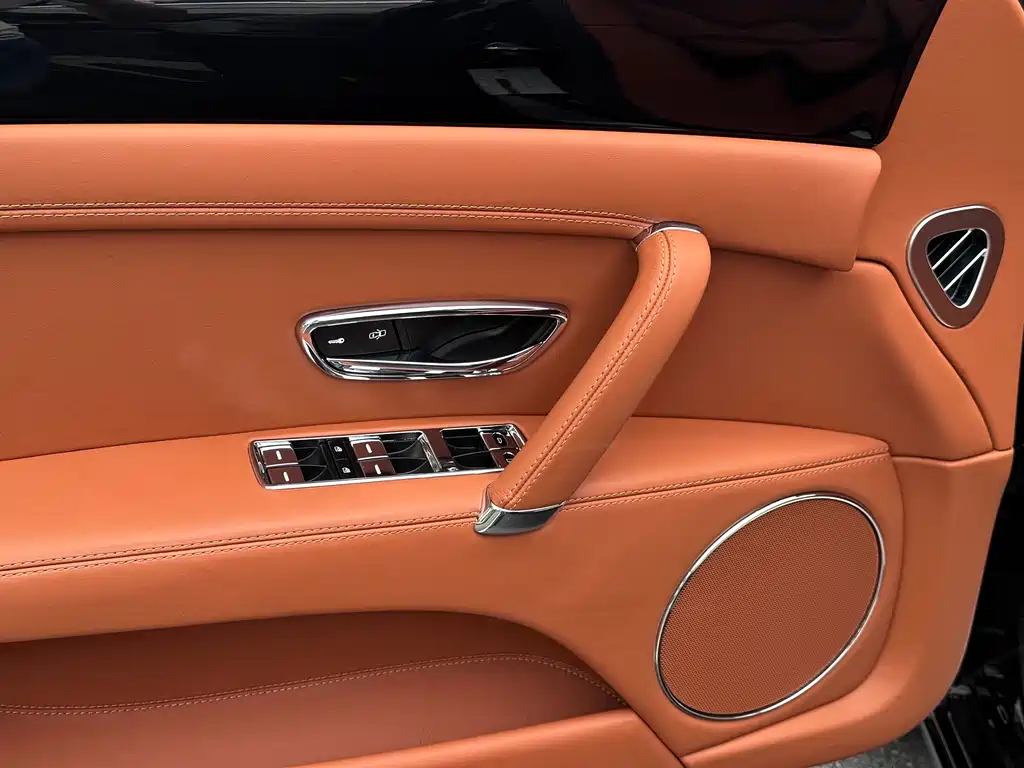 Bentley Flying Spur 2019 — фото 11