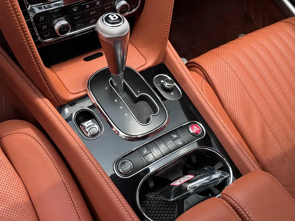 Bentley Flying Spur 2019 — фото 13