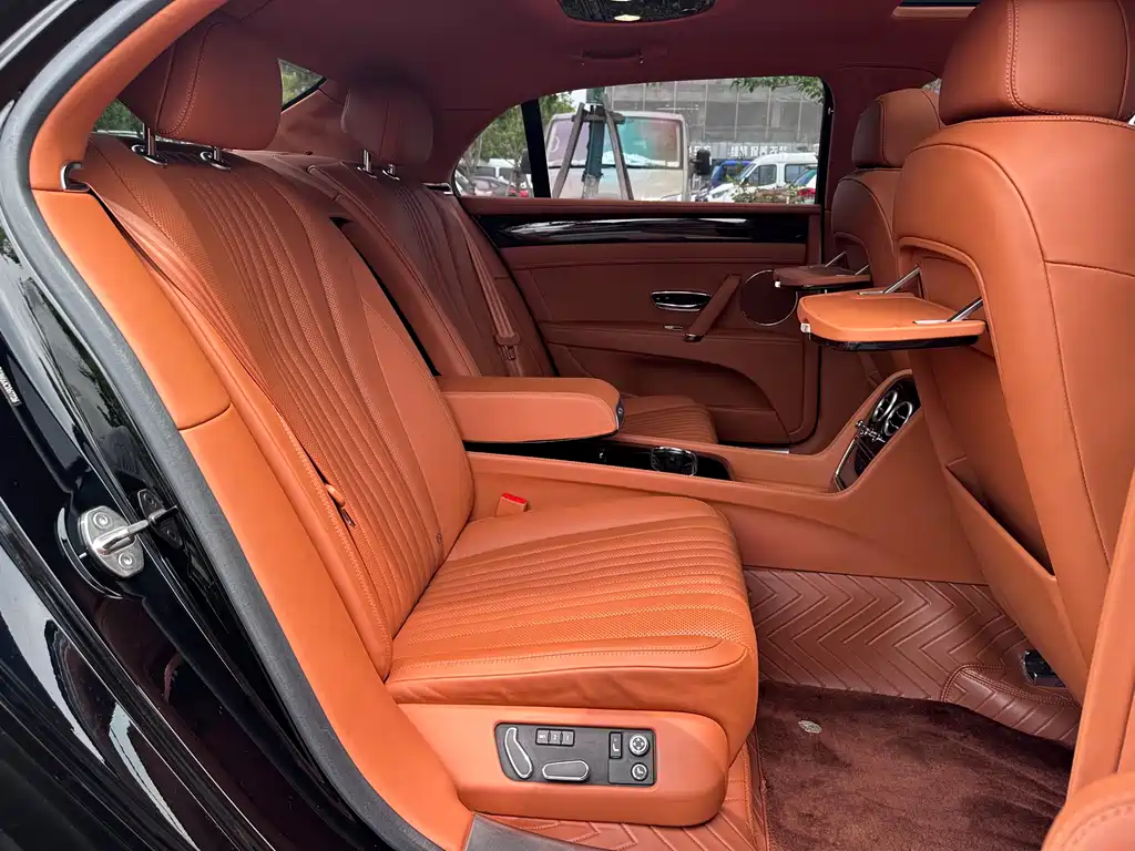 Bentley Flying Spur 2019 — фото 25