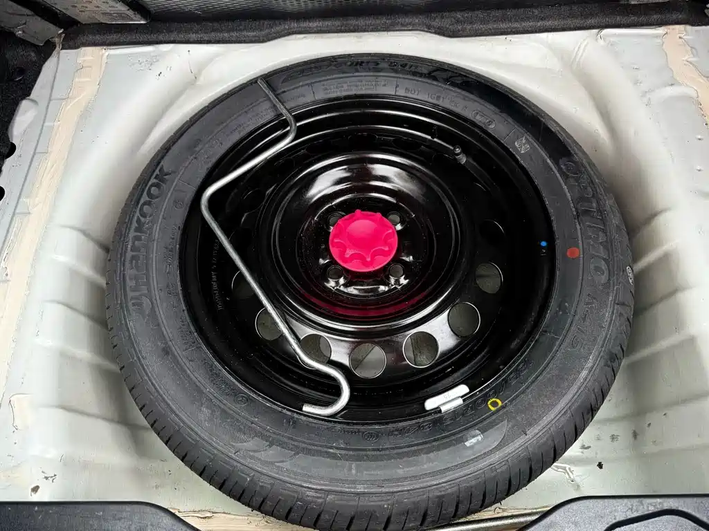 Toyota Yaris L 2015 — фото 28