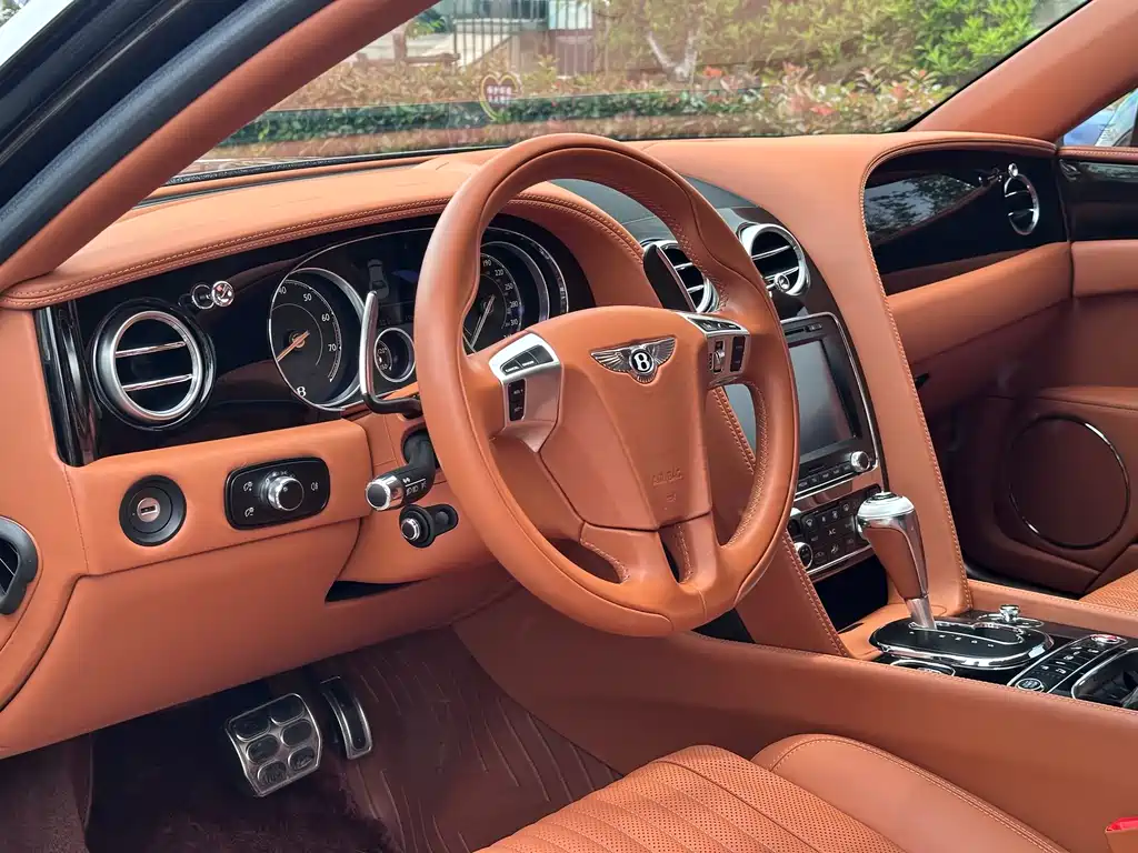 Bentley Flying Spur 2019 — фото 12