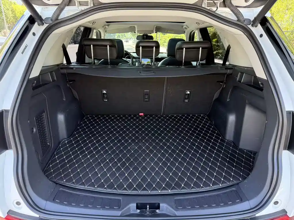 Land Rover Discovery Sport 2020 — фото 17