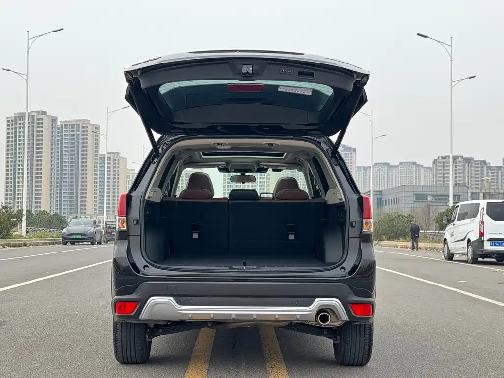 Subaru Forester 2023 — фото 30