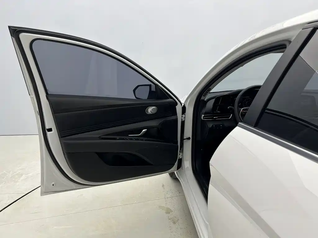 Hyundai Elantra 2022 — фото 21