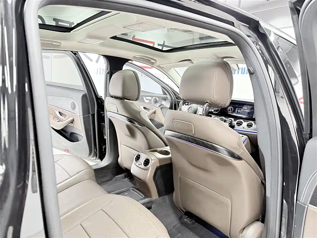 Mercedes-Benz E-Class 2019 — фото 15