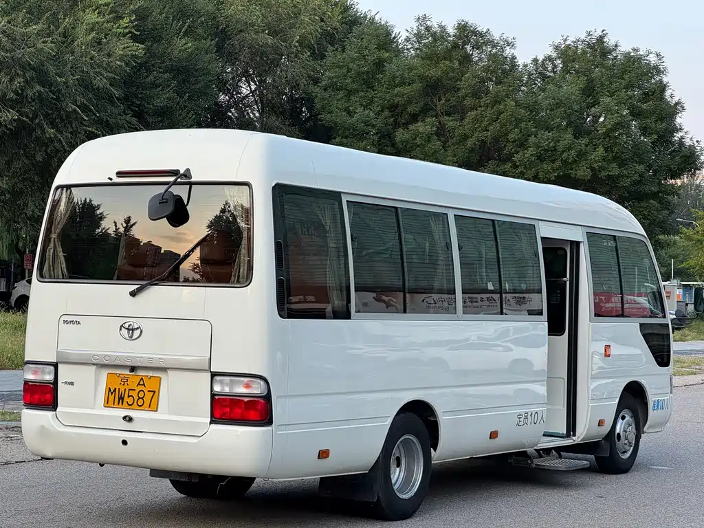 Toyota Coaster 2015 — фото 5