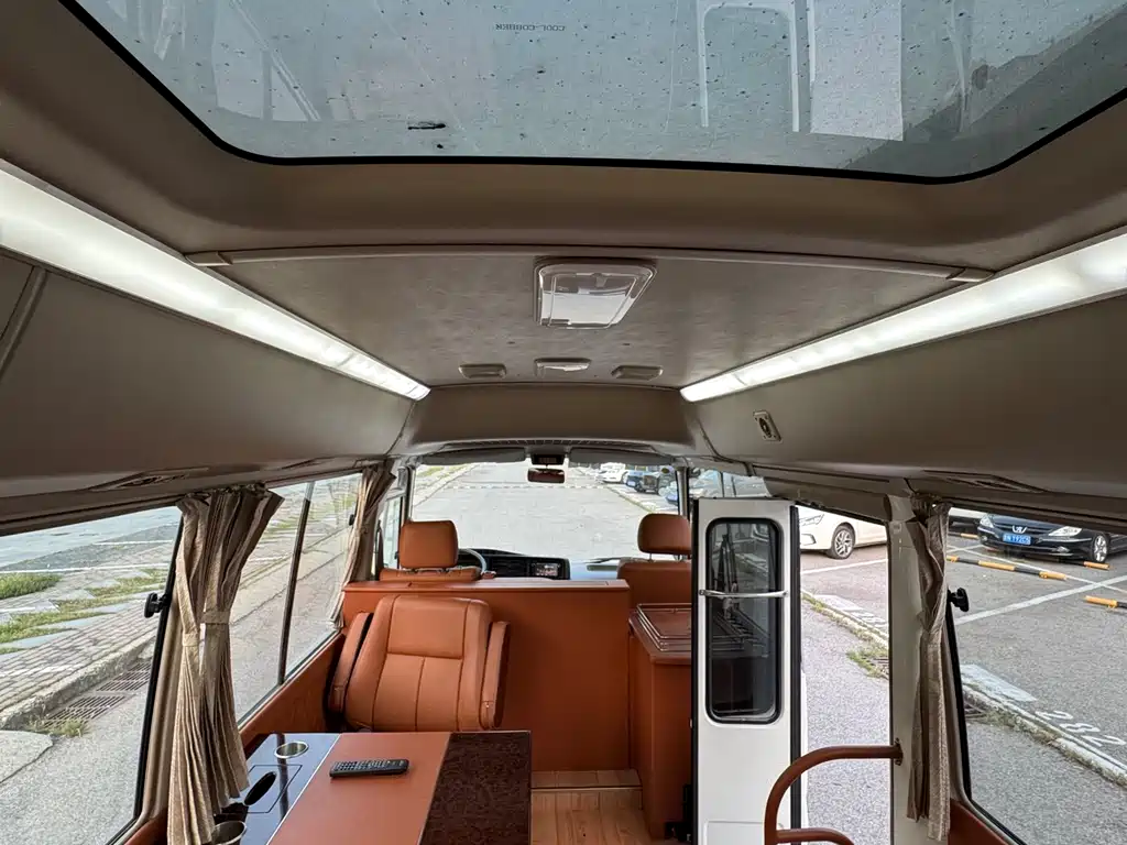 Toyota Coaster 2015 — фото 16