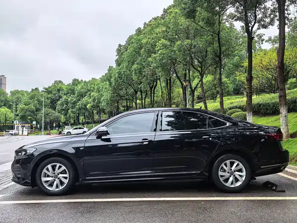 Volkswagen Passat 2023